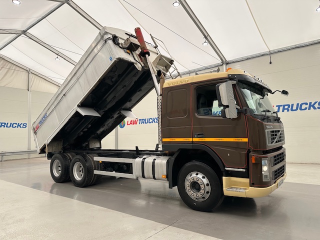 Volvo FM9 300 6×4 Sleeper Cab Tipper Manual