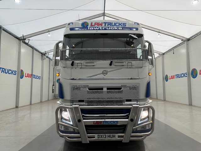 Volvo FH 500 Euro 5 6×2 Tractor Unit Safari Edition