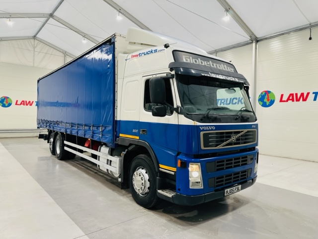 Volvo FM 300 6×2 Sleeper Cab Curtainsider