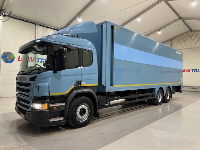 Scania P320 6×2 10 Tyre Rear Lift Insulated Box Van