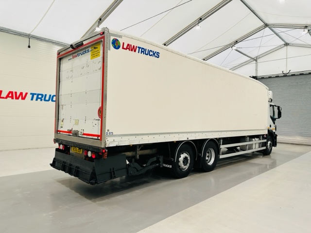 Iveco Stralis 310 AT 6×2 Box Van