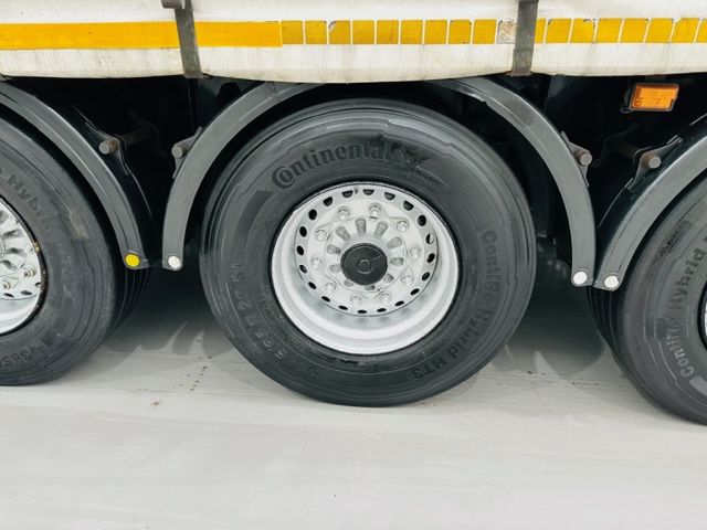 Don Bur Tri Axle 4.40m Curtainsider Trailer
