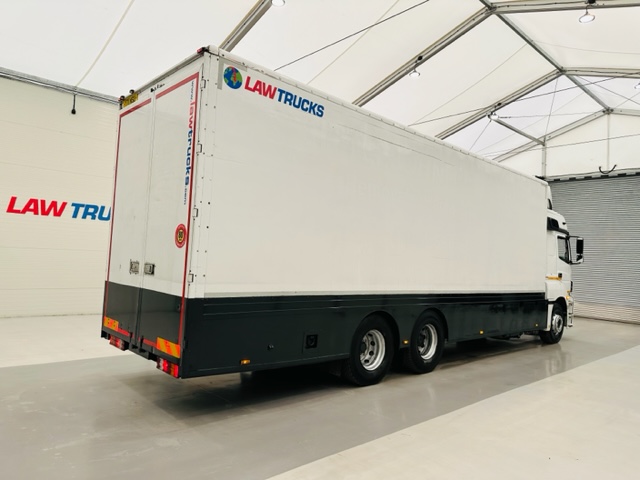 Mercedes 2543 6×2 10 Tyre Rear Lift Sleeper Cab Box Van