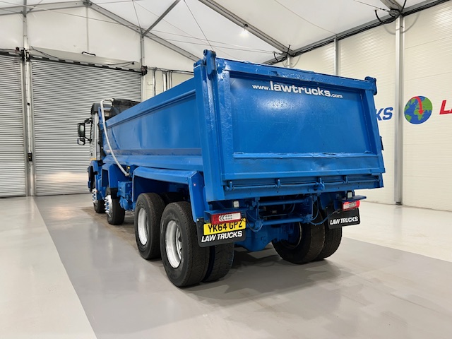 Volvo FMX 410 8×4 Day Cab Steel Tipper