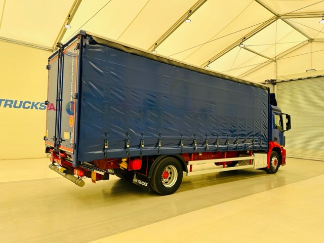 Mercedes Actros 1824 Day Cab Curtainsider