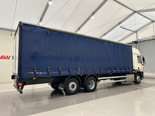 DAF CF 330 6×2 Rear Lift Sleeper Cab Curtainsider