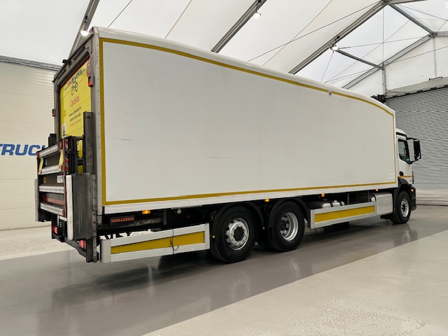 Mercedes Antos 2532 6×2 Rear Lift Day Cab Fridge Box