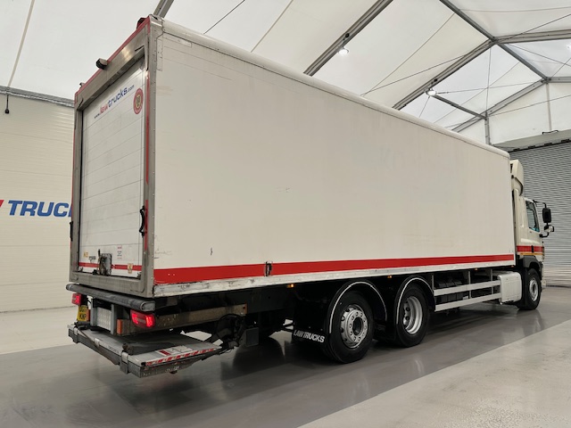 DAF CF 370 6×2 Sleeper Cab Fridge Box