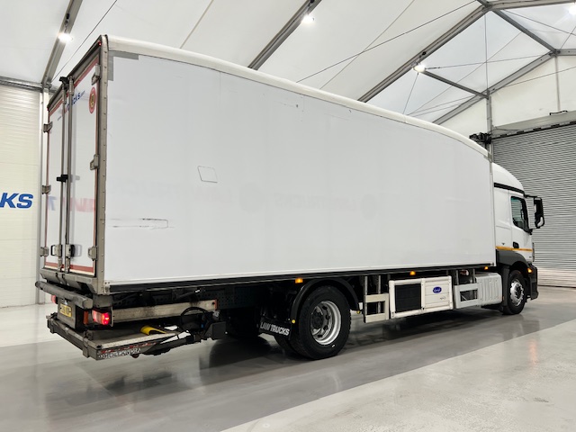Mercedes Actros 1824 4×2 Sleeper Cab Fridge Box