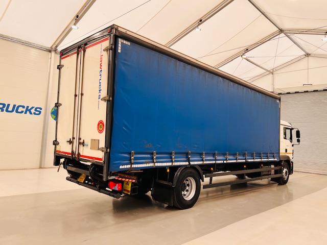 MAN TGM 18.250 Sleeper Cab Curtainsider