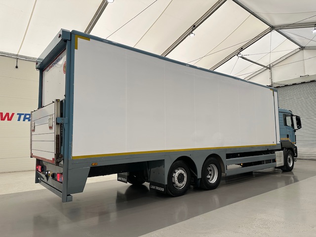MAN TGS 26.360 6×2 Sleeper Cab Insulated Box Van