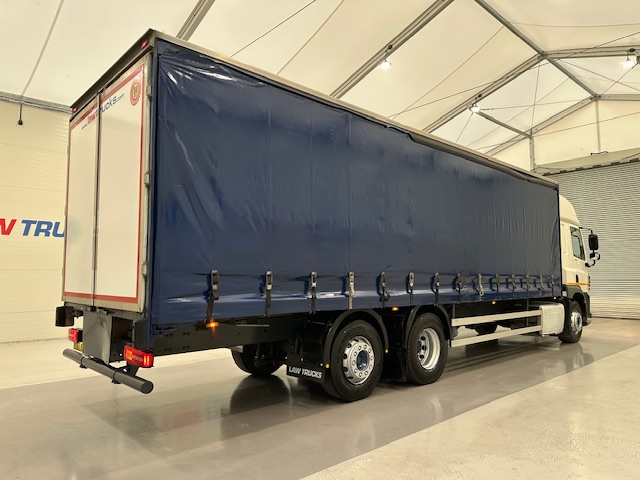 DAF CF 330 6×2 Rear Lift Sleeper Cab Curtainsider