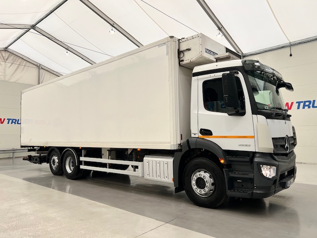 Mercedes Actros 2532 6×2 Rear Lift Day Cab Fridge Box
