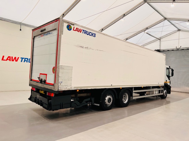 Iveco Stralis 310 AT 6×2 Box Van