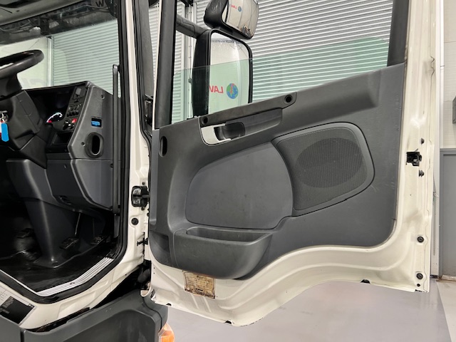 Scania P280 6×2 Rear Lift Day Cab Fridge Box