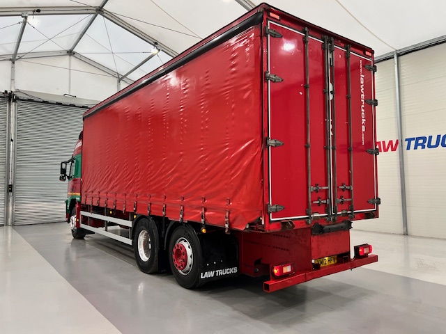 Volvo FM 450 6×2 Sleeper Cab Curtainsider