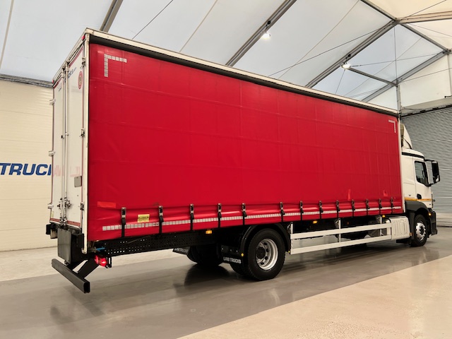 Mercedes Actros 1824 4×2 Sleeper Cab Curtainsider