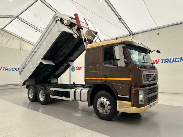 Volvo FM9 300 6×4 Sleeper Cab Tipper Manual
