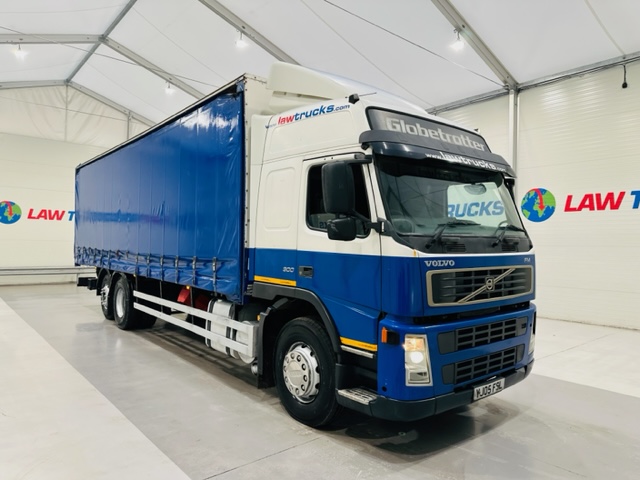 Volvo FM 300 6×2 Sleeper Cab Curtainsider