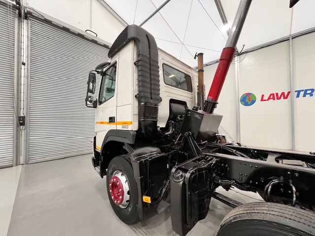 Volvo FMX 380 8×4 Day Cab Steel Tipper