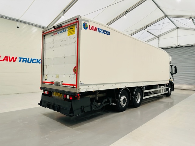 Iveco Stralis 310 AT 6×2 Box Van