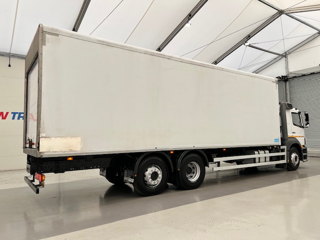 Mercedes Axor 2529 6×2 Rear Lift Sleeper Cab Fridge Box