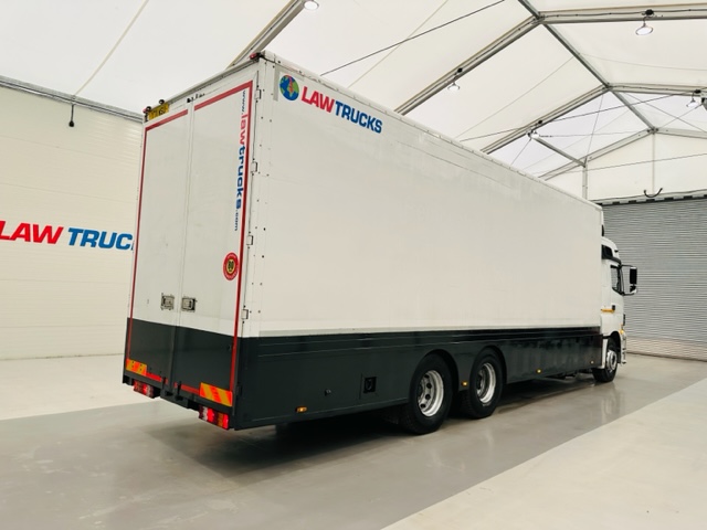 Mercedes 2543 6×2 10 Tyre Rear Lift Sleeper Cab Box Van