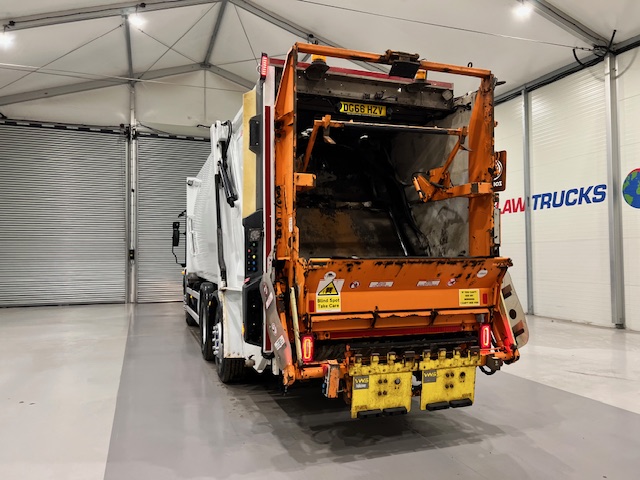 Mercedes Econic 2630 6×2 Refuse Bin Lorry