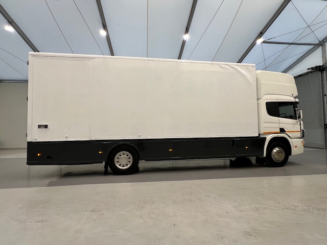 Scania P94 220 4×2 Sleeper Cab Box Van Manual