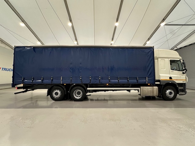 DAF CF 330 6×2 Rear Lift Sleeper Cab Curtainsider