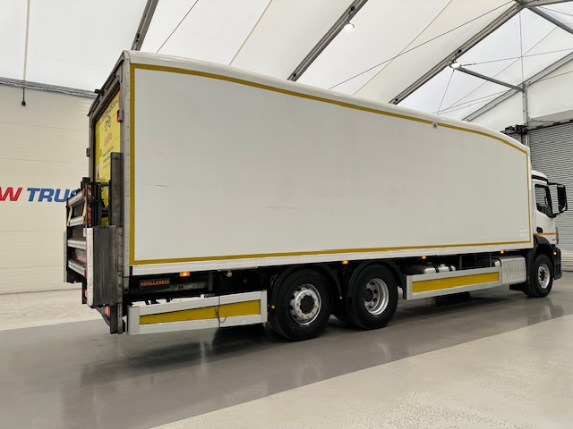 Mercedes Antos 2532 6×2 Rear Lift Day Cab Fridge Box