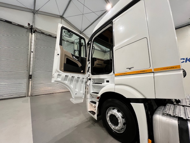 Mercedes Actros 2545 6×2 Midlift Tractor Unit