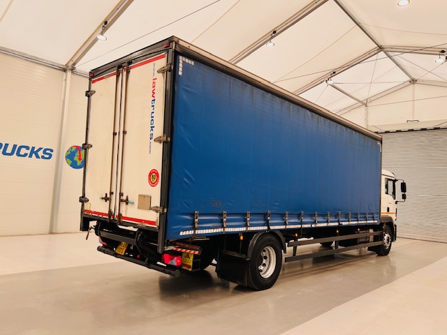 MAN TGM 18.250 Sleeper Cab Curtainsider