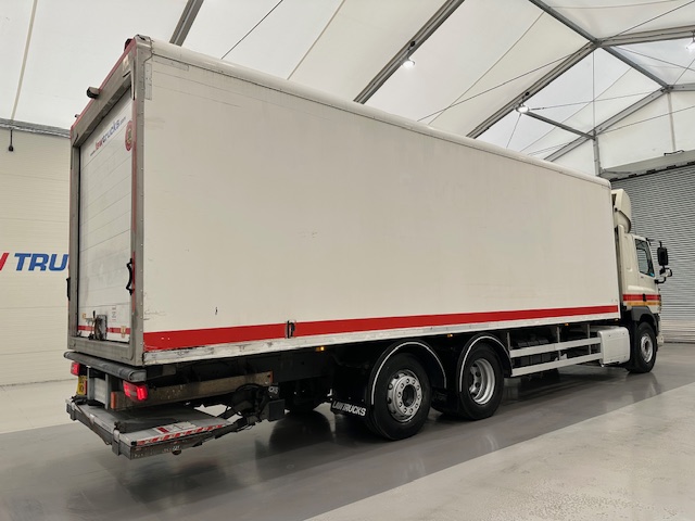 DAF CF 370 6×2 Sleeper Cab Fridge Box