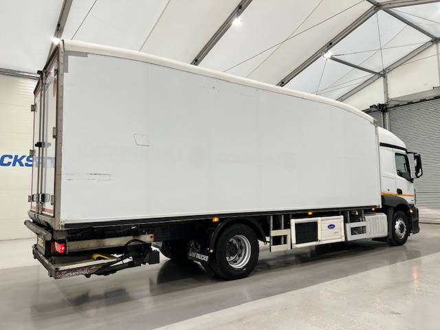 Mercedes Actros 1824 4×2 Sleeper Cab Fridge Box
