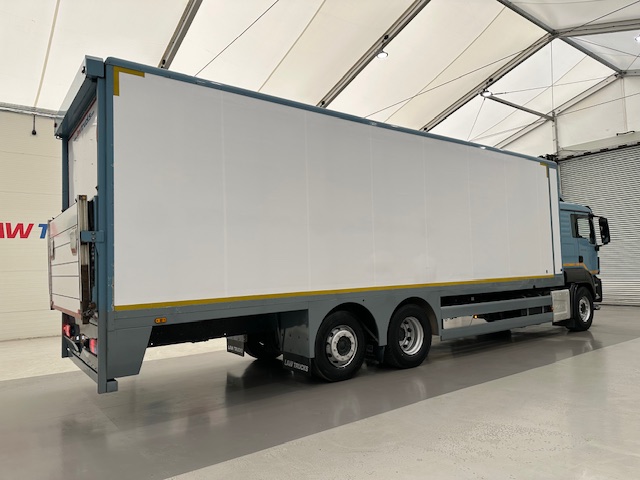 MAN TGS 26.360 6×2 Sleeper Cab Insulated Box Van
