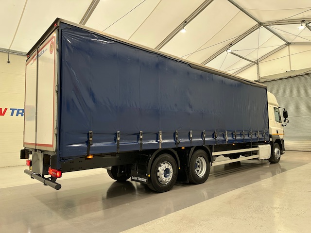 DAF CF 330 6×2 Rear Lift Sleeper Cab Curtainsider
