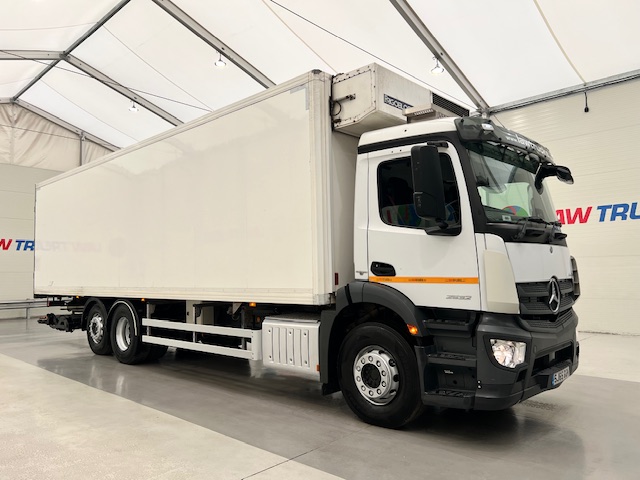 Mercedes Actros 2532 6×2 Rear Lift Day Cab Fridge Box