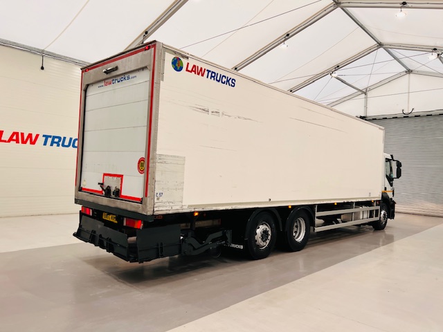 Iveco Stralis 310 AT 6×2 Box Van