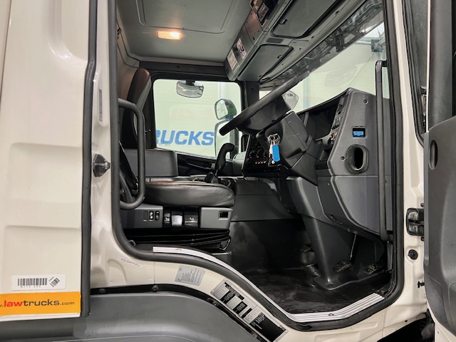 Scania P280 6×2 Rear Lift Day Cab Fridge Box