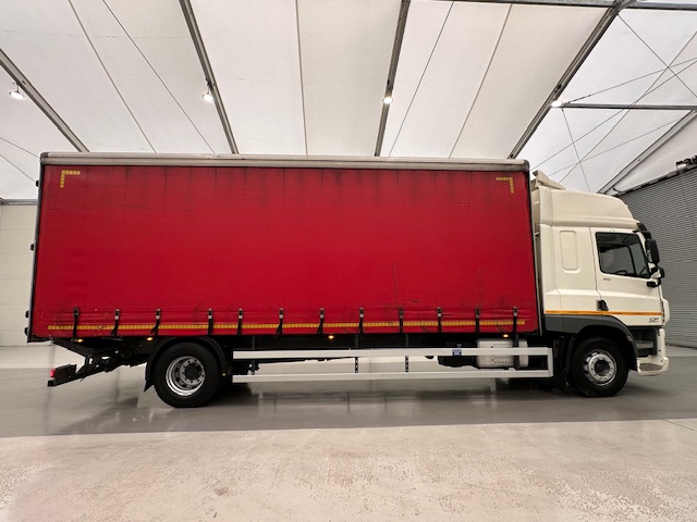 DAF CF 310 Sleeper Cab Curtainsider
