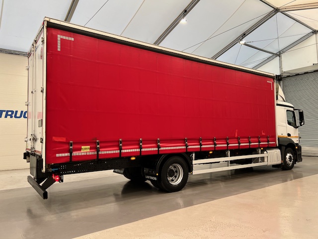 Mercedes Actros 1824 4×2 Sleeper Cab Curtainsider