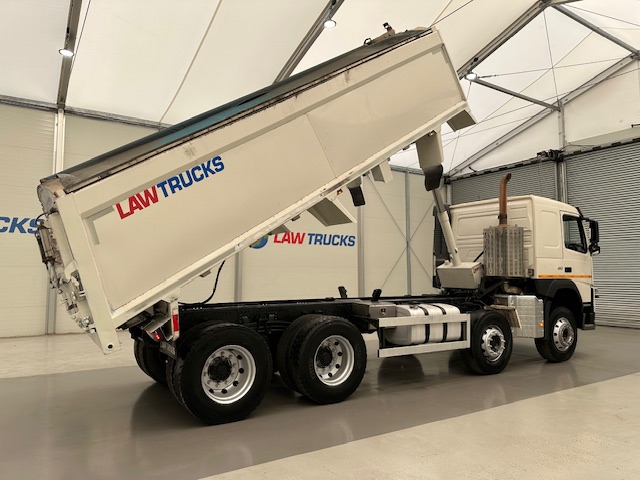 Volvo FM 410 8×4 Sleeper Cab Tar Spec Tipper