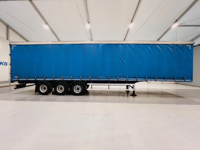 SDC Tri Axle Curtainsider Trailer
