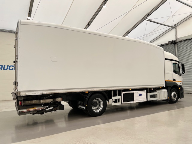 Mercedes Actros 1824 4×2 Sleeper Cab Fridge Box