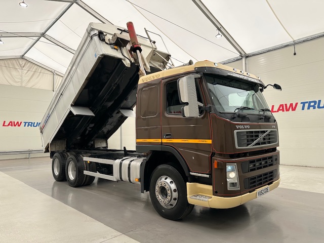 Volvo FM9 300 6×4 Sleeper Cab Tipper Manual