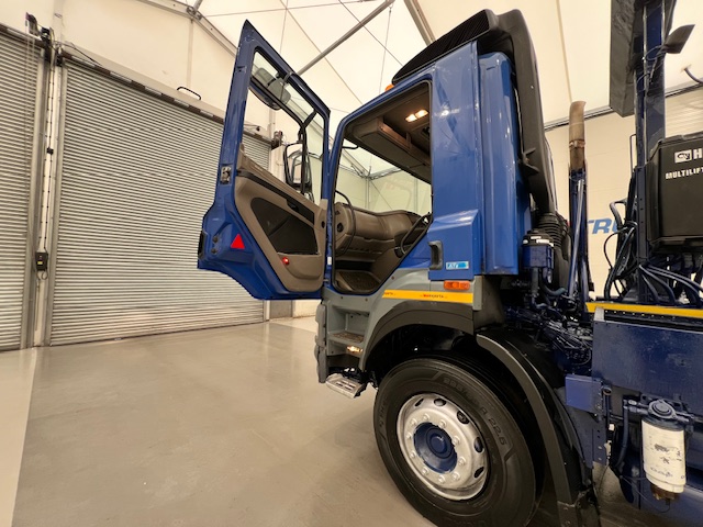 DAF CF85 360 8×4 Day Cab Hookloader