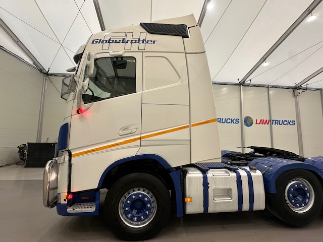 Volvo FH 500 Euro 5 6×2 Tractor Unit Safari Edition