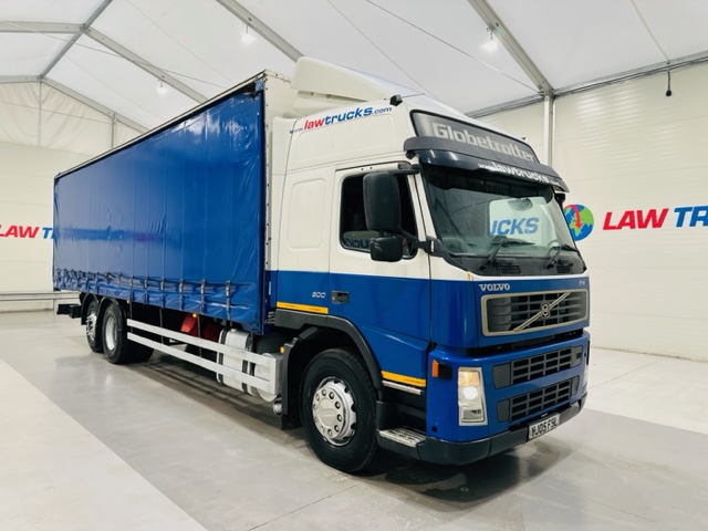 Volvo FM 300 6×2 Sleeper Cab Curtainsider