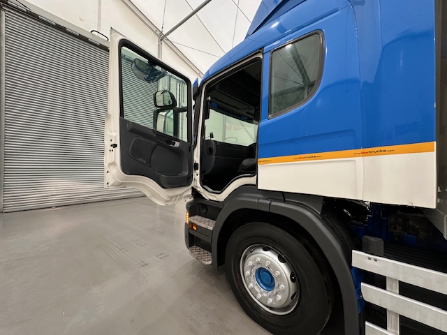 Scania P250 4×2 Sleeper Cab Fridge Box